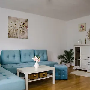 Collosal With Garden România